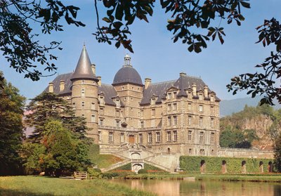 Näkymä Chateau de Vizillelle, rakennettu Lesdiguieresin konstaapelille vuosina 1611-1919 tekijältä French School