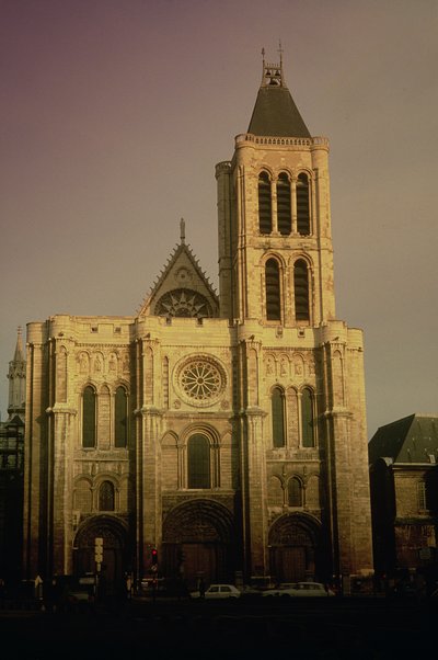 Näkymä läntiseen julkisivuun, alkanut n. 1135 tekijältä French School