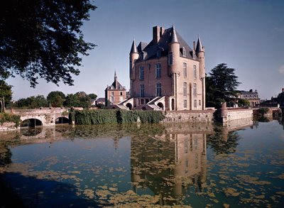 Näkymä linnan linnoituksesta, rakennettu 1355-88 tekijältä French School