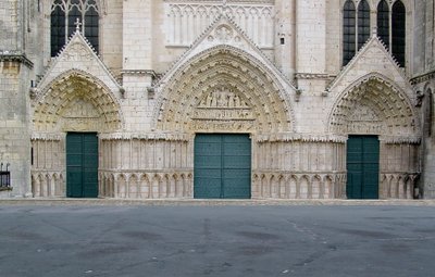 Näkymä läntiseen julkisivuun tekijältä French School