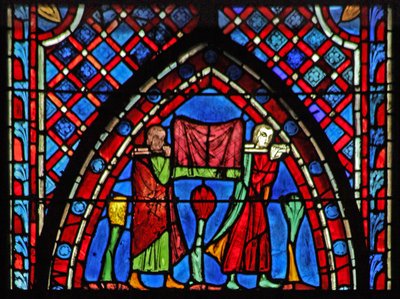 Window w7 St John: kaksi nuorta miestä tuovat omaisuutensa tekijältä French School