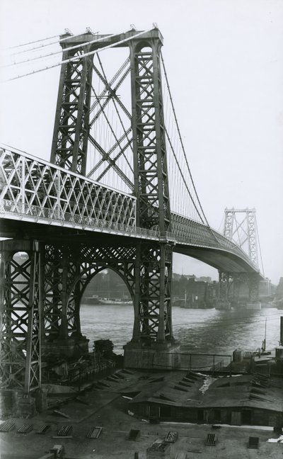 Williamsburgin silta East Riverin yli rakentamisen aikana, 1898 tekijältä G.P. Hall und Sohn