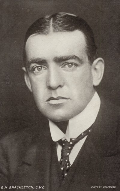 Ernest Shackleton (1874-1922), brittiläinen intiaanitutkija (s/w-kuva). tekijältä George Charles Beresford