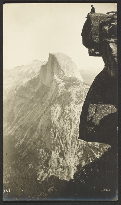 Glacier Point (3200 jalkaa) ja Half Dome (5000 jalkaa). tekijältä George Fiske