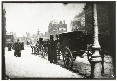 Näkymä Amsterdamin Leidsepleinille ja hevosvaunuliikennettä talvisena päivänä tekijältä George Hendrik Breitner