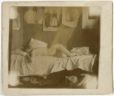 Marie Jordan makaa alasti sängyllä tekijältä George Hendrik Breitner