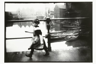 Tyttö Prinseneilandin sillalla Amsterdamissa tekijältä George Hendrik Breitner