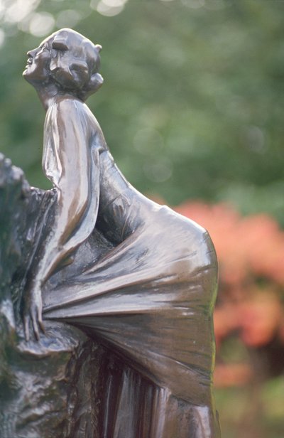 Wendy, yksityiskohta Peter Panin patsaasta, 1912 (pronssi) (yksityiskohta) tekijältä George James Frampton