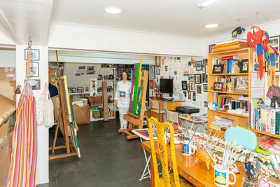 Cristina Rodriguez studiossaan, 2022 tekijältä Bartolome Esteban and studio Murillo