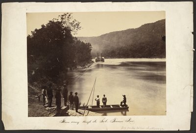 [Höyrylaiva kulkee The Suckin läpi Tennesseejoella kuusi mailia Chattanoogan alapuolella] tekijältä George N. Barnard