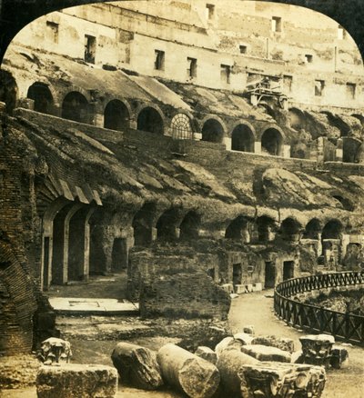 Colosseumin sisustus, Rooma, Italia, c1909. tekijältä George Rose
