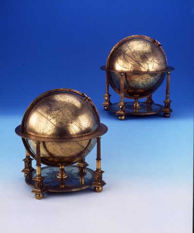 Maapallopari, maapallo ja taivaallinen, joissa on Tughra ja latinalainen kirjoitus Sulttaani Murad III, 1579 tekijältä Gerardus Mercator