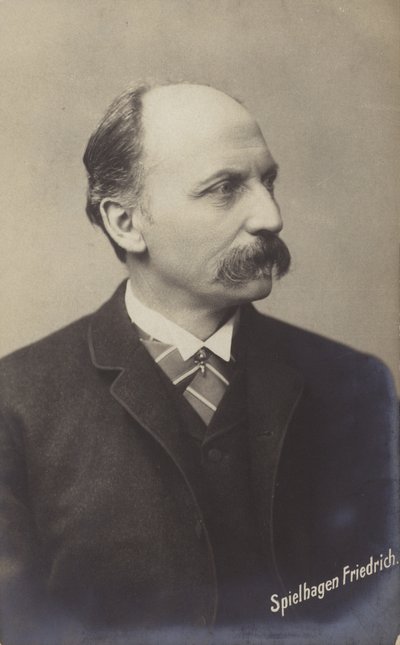 Friedrich Spielhagen (1829-1911), saksalainen kirjailija ja kääntäjä (s/w-kuva). tekijältä German Photographer
