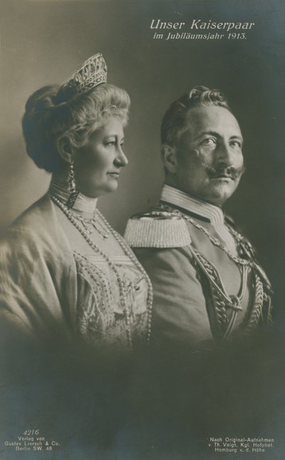 Saksan keisari Vilhelm II ja keisarinna Augusta Victoria hopeisena juhlavuotenaan. tekijältä German Photographer