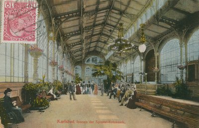 Karlsbad - Colonnadin sisällä. Vuonna 1913 lähetetty postikortti. tekijältä German Photographer