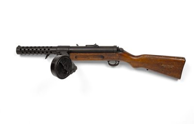Bergmann 9 mm MP18-1 konepistooli tekijältä German School