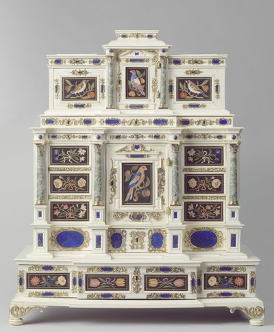 Kaappi valmistettu Augsburgissa, n. 1660-1670 (uurteinen puu) tekijältä German School