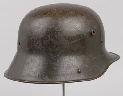 Saksalainen teräskypärä tai "Stahlhelm", n. 1916 (kypärä) tekijältä German School