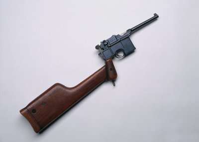 Mauser itselataava 7,63 mm pistooli M1896,1898 noin tekijältä German School