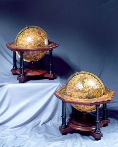 Pöytäpallopari, valmistaja Isaac Habrecht (1589-1633) Strasburg, 1625, toinen numero, Johann Christoph Weigel, Nürnburg, 1675 (katso myös 135792) tekijältä German School