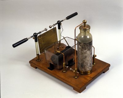 Fysiikka: Hertz-kone (Heinrich Hertz, saksalainen fyysikko tekijältä German School