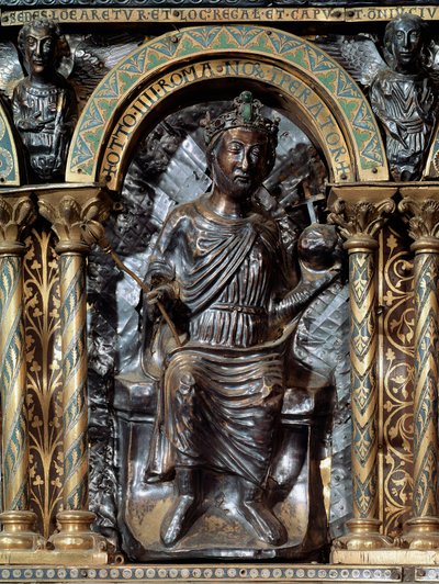 Kaarle Suuren sarkofagi (742-814). Brunswickin keisari Othon IV:n edustus (v. 1175-1218). 1165-1215. Saksa. Aachenin katedraalin palatinuskappeli. tekijältä German School