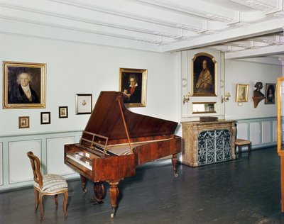 Näkymä huoneeseen, jossa on Ludwig van Beethovenin (1770-1827) flyygeli tekijältä German School