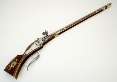 Pyörälukkokarbiini (Trabanten) Wolf Dietrich von Raitenaun, Salzburgin prinssipiispan, n. 1590 henkilökohtaiselle vartijalle (teräs, messinki, luu, rauta ja puu) tekijältä German School