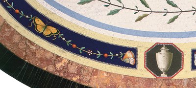 Mikromosaiikkipöytätaso, Rooma, 1700-luvun loppu (mosaiikki, ormoluihin kiinnitetty eebenpuu ja satiinipuu) tekijältä Giacomo (attr. to) Raffaelli