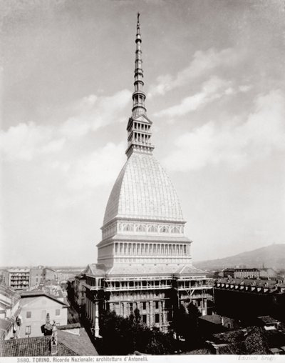 Näkymä Antonellian myyrästä Torinossa, n. 1890 tekijältä Giacomo Brogi