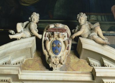 Barberinin kappelin sisäkuva, yksityiskohta koristeellisesta korokkeesta, jossa kaksi kerubia kannattelee vaakunaa marmori, lapislazuli tekijältä Gian Lorenzo Bernini