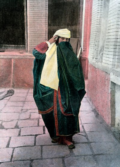 Persialainen nainen perinteisessä puvussa, n. 1890. tekijältä Gillot
