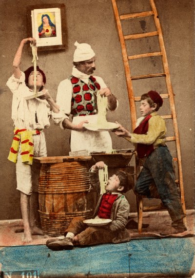 Lapset syövät spagettia käsin, Napoli, n. 1865 (tulostus kaksinkertaiselle paperille) tekijältä Giorgio Conrad