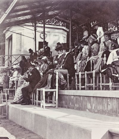 Katsojien kilparata Cascine Park: kreivitär Cenami tyttäriensä kanssa, Levi, Conte Gondi, neiti Van der Keim ja tytärpuoli. tekijältä Giorgio Enrico (attr.to) Levi