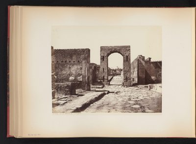 Näkymä Strada Mercuriolle Pompejissa, Italiassa Strada Mercury. (Pompei) (otsikko esineessä) tekijältä Giorgio Sommer (attributed to)