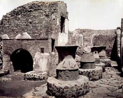 Pompei: näkymä leipurin työhuoneesta tekijältä Giorgio Sommer