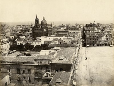 Näkymä Palermoon Porta Nuovasta, Sisiliasta, Italiasta, valokuva Giorgio Sommer tekijältä Giorgio Sommer