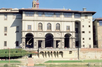 Uffizi-gallerian julkisivu Arnolla tekijältä Giorgio Vasari