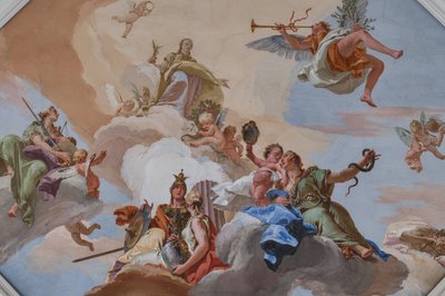 Triumph of Glory julkisti Famen, joka seisoo kardinaalihyveiden joukossa tekijältä Giovanni Battista Tiepolo