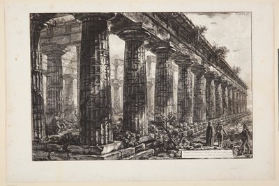 Neptunuksen temppeli Paestumissa sivulta nähtynä ja suurempana piirrettynä kuin ensimmäisessä taulussa tekijältä Giovanni Battista Piranesi