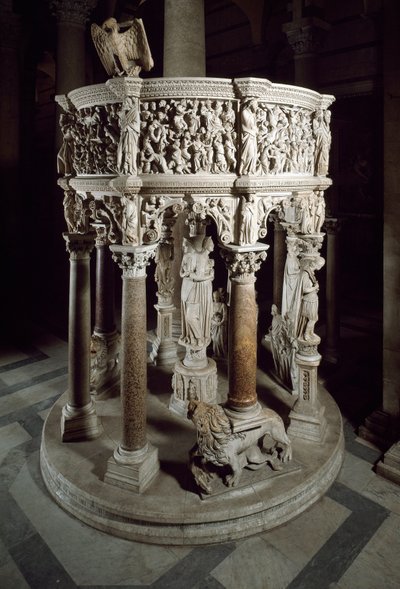 Tuoli. Giovanni Pisanon (1248-1314) marmoriveistos. 1302-1311 Pisan katedraali (Santa Maria Assunta di Pisan katedraali), Italia tekijältä Giovanni Pisano