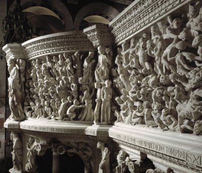 Yksityiskohta tuolista, jonka on toteuttanut Giovanni Pisano (1248-1314): Kristus-tuomari valittujen ja kirottujen välillä (Yksityiskohta marmorisaarnatuolien reliefeistä, Kristus valittujen ja kirottujen sielujen välillä) 1302-1311 Pisan katedraali (Duomo tekijältä Giovanni Pisano