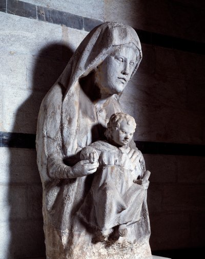 Neitsyt lapsen kanssa (marmoriveistos tekijältä Giovanni Pisano