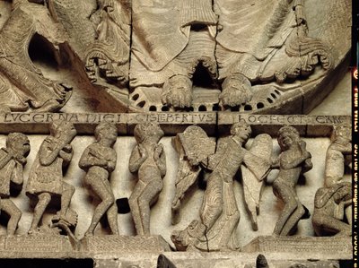 Länsiportaalin tympanum, jossa on viimeistä tuomiota kuvaava yksityiskohta Kristuksen jaloista, enkelistä ja kuolevaisista, n.1130-35, kalkkikivi tekijältä Gislebertus