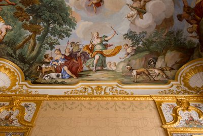Esitykset Dianan myytistä, Domenico ja Giuseppe Valeriani, fresko, makuuhuoneen holvikatot, Kuninkaan asunto, Metsästysasunto, Filippo Juvarra (1678-1736), Stupinigi, Piemonte, Italia tekijältä Giuseppe and Valeriani Domenico Valeriani