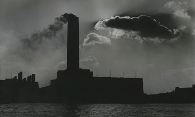 Thamesin puoleinen voimalaitos, Lontoo 1950-luku tekijältä Godfrey Macdominic