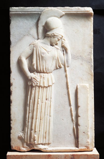 Bareljeef, joka kuvaa surevaa Ateenaa seisomassa terän edessä tekijältä Greek