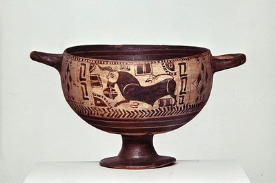 Mustahahmoinen kotyle, n. 600-500 eKr. (keraaminen) (katso myös 307545 ja 307546) tekijältä Greek