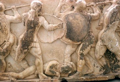 Taistele Patrokloksen ruumiista, Siphnian Treasuryn friisi, n. 525 eKr. (marmori) tekijältä Greek
