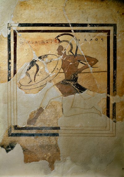 Kreikkalainen taide: terrakotta "pynaksi (votiivitaulu), joka edustaa hopliittia täydessä rodussa""" 520-510 eKr. Aurinko. h. 65,5 cm Athenes, Akropolis-museo (inv. 67) tekijältä Greek